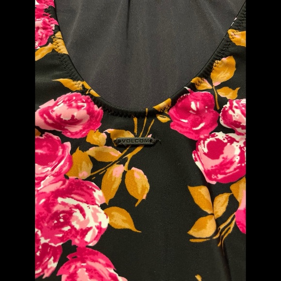 Volcom • Bathing Suit - Picture 3 of 9